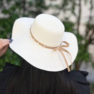 کلاه ساحلی رنگ شیری